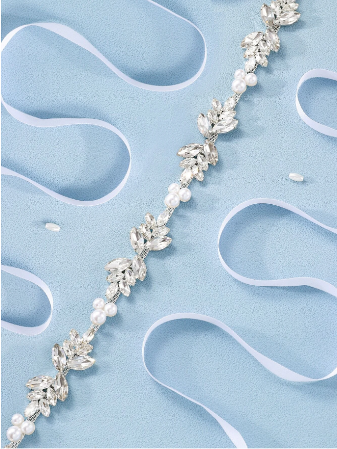 Cinto bordado para vestido de noiva com cristais e pérolas