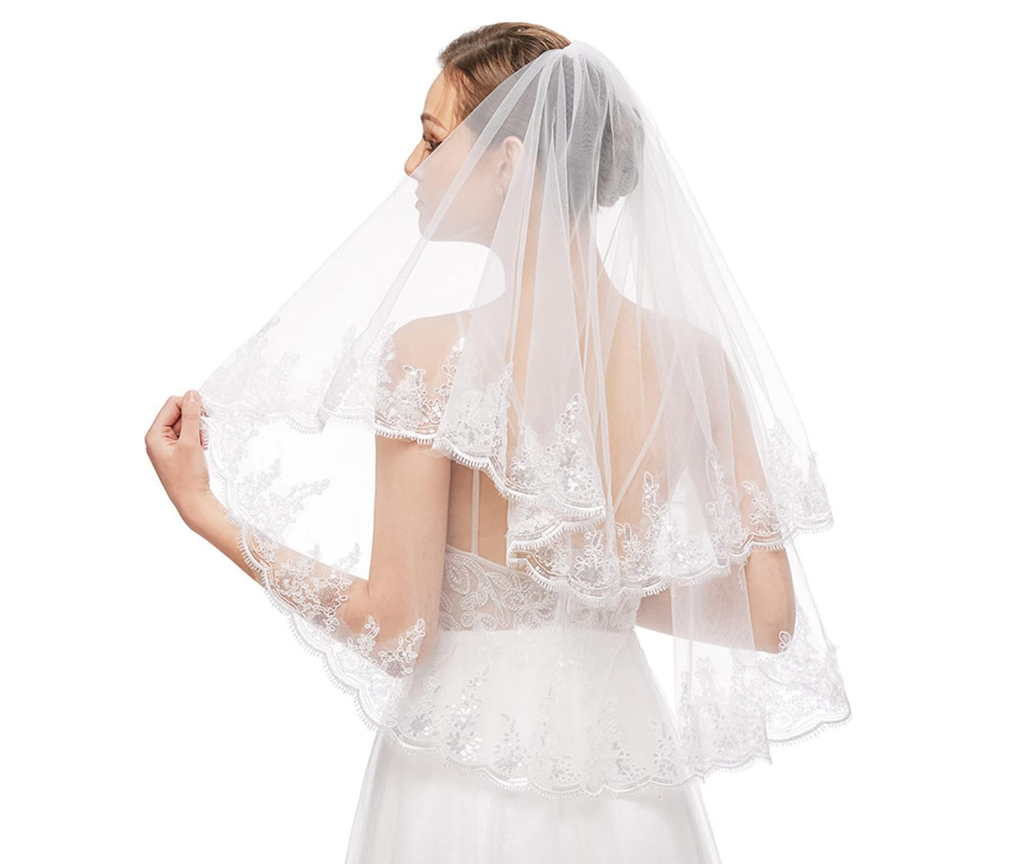 Véu de noiva com brilho de paetê na borda em tule transparente