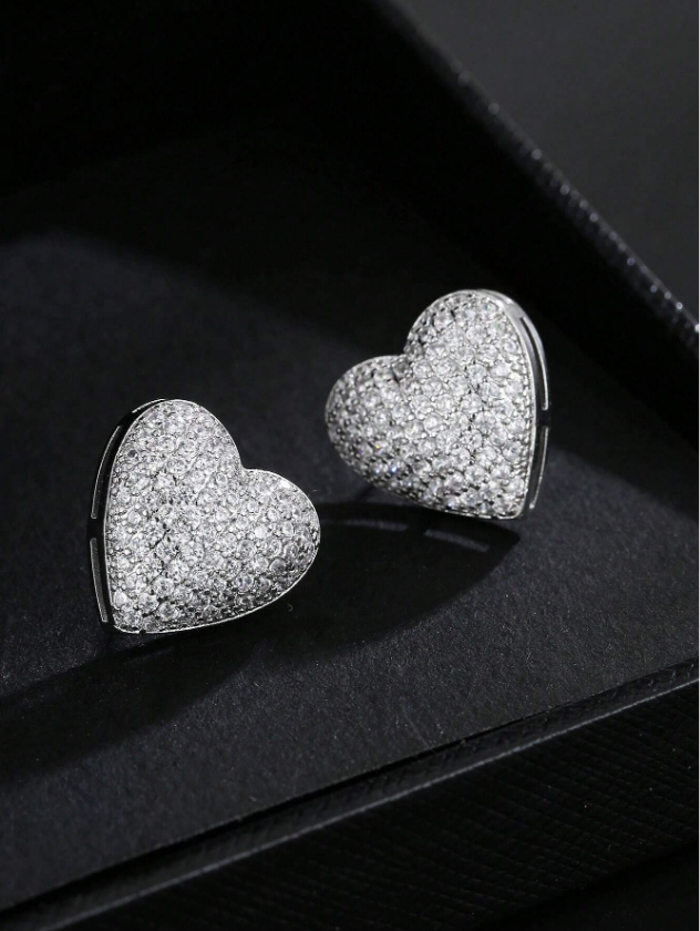 brinco br25 (5) Close do acabamento romântico de brinco de coração