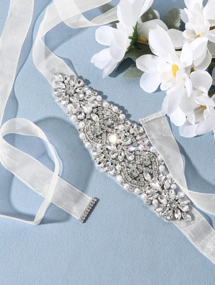 Cinto de pedraria com fita de organza para vestido de noiva branco