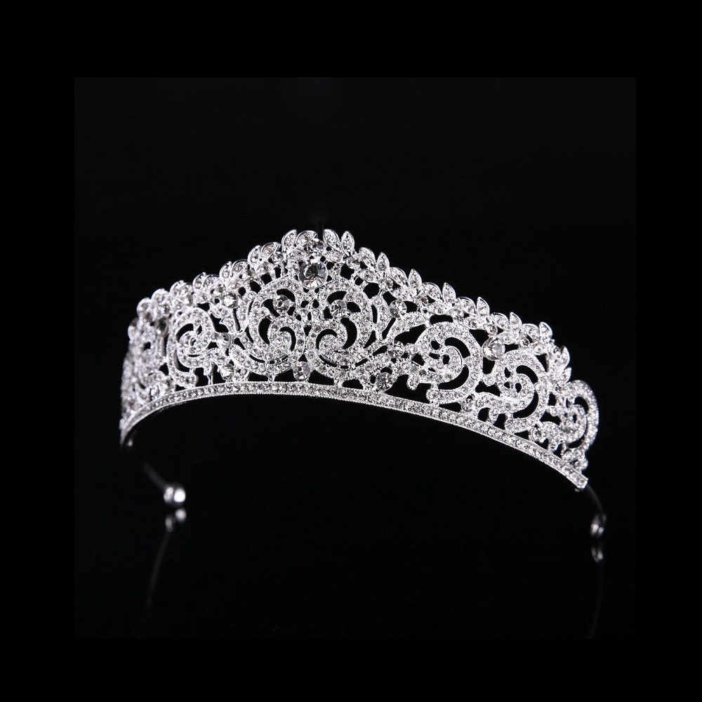 Tiara de noiva luxo com arabescos e cristais prateada