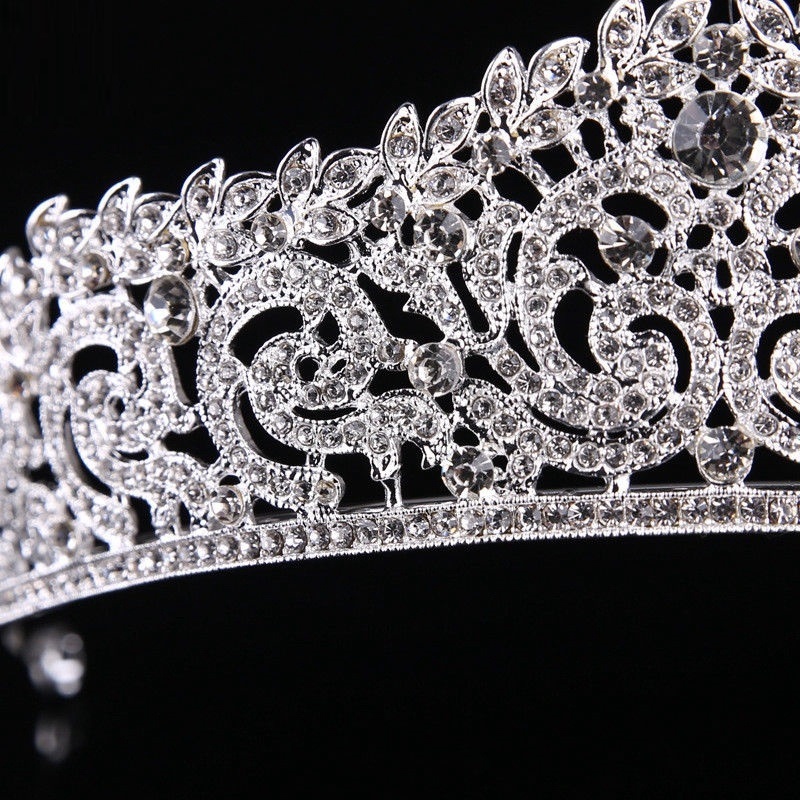 Tiara de noiva luxo com arabescos e cristais prateada
