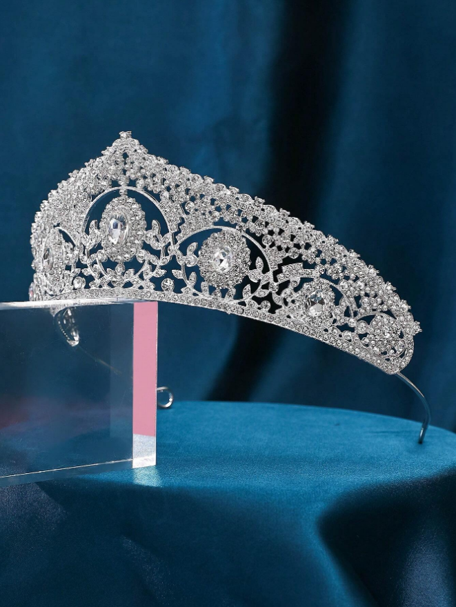 Brilho luxuoso em coroa de 6 centímetros para noiva e debutante