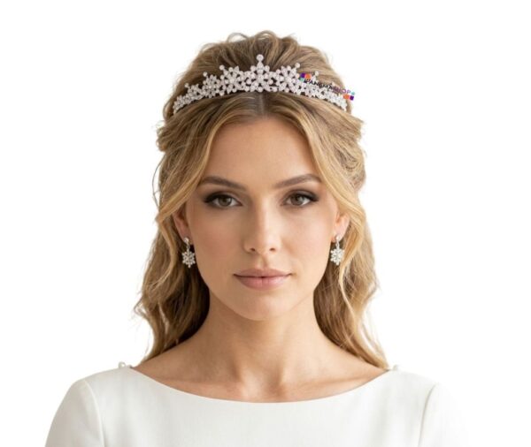 Tiara coroa delicada de flores prateada com cristais para noiva
