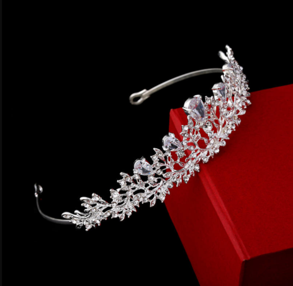 Tiara coroa de noiva floral com cristais gota prateada