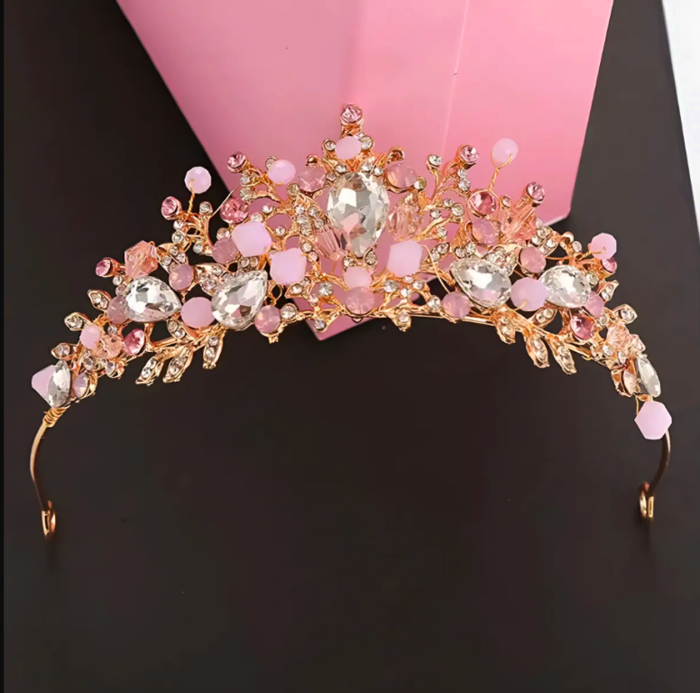Coroa de debutante dourada com flores e cristais rosa luxo