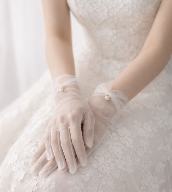 Luva de noiva em tule transparente estilo moderno