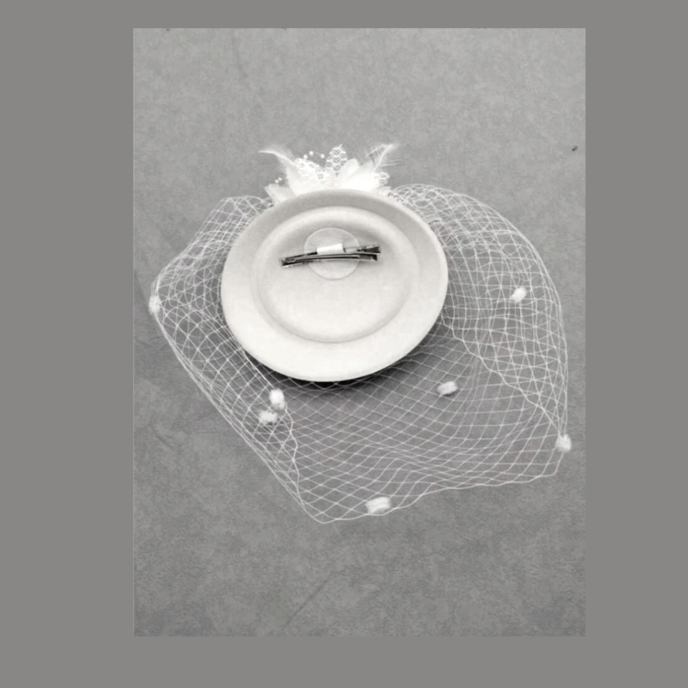 Casquete com voilette noiva branca com detalhes de pérola