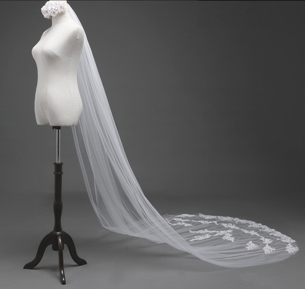 Véu de noiva estilo catedral 2,75 metros com aplicação de renda nas bordas