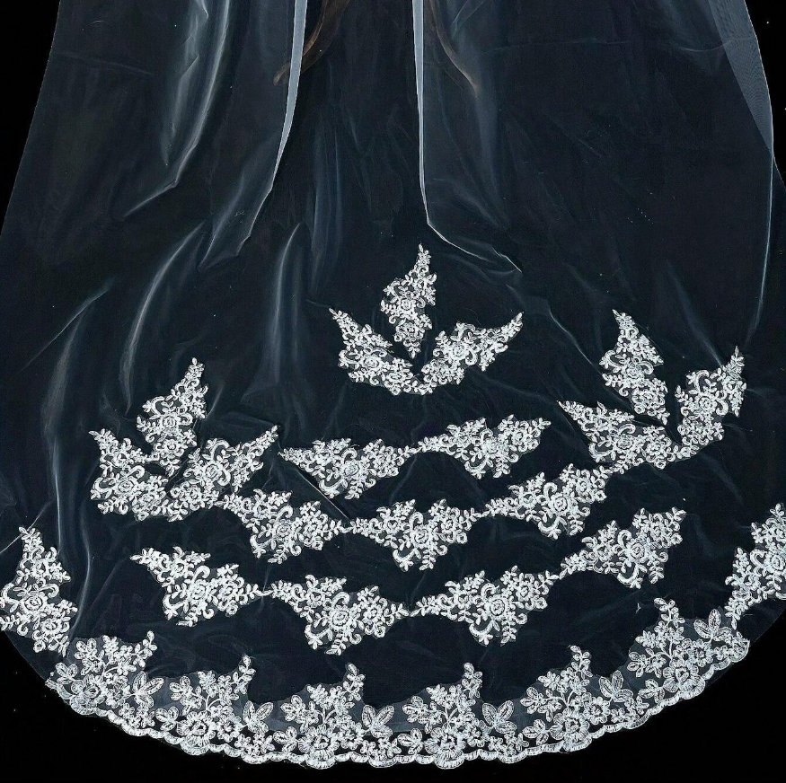 Detalhe de renda floral em barrado de véu de noiva longo 2,75m