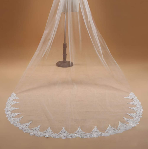 Véu de noiva estilo catedral 2,60 metros com aplicação de renda nas bordas