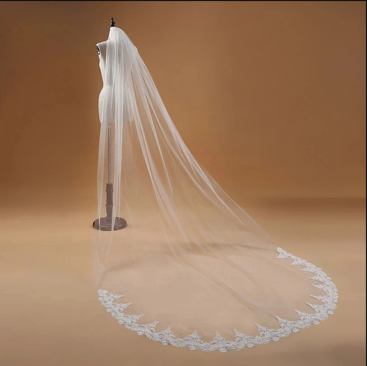 Véu de noiva estilo catedral 2,60 metros com aplicação de renda nas bordas