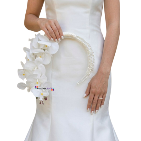 Buquê de Noiva Hoop Bouquet com Orquídeas Brancas e Pérolas – Buquê Moderno