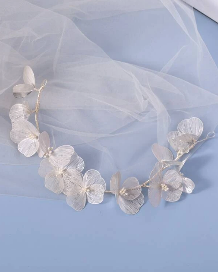 GRINALDA B392 (1) Grinalda de noiva prata flexível com flores rendadas e pérolas