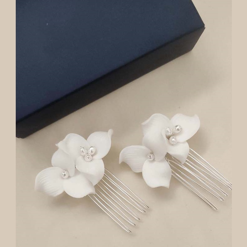 Arranjo de cabelo noiva flores de porcelana branca e cristais