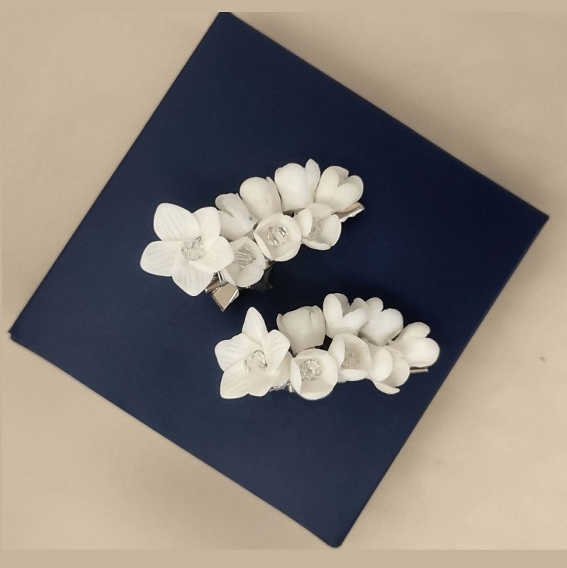 Arranjo de cabelo noiva flores de porcelana branca e cristais