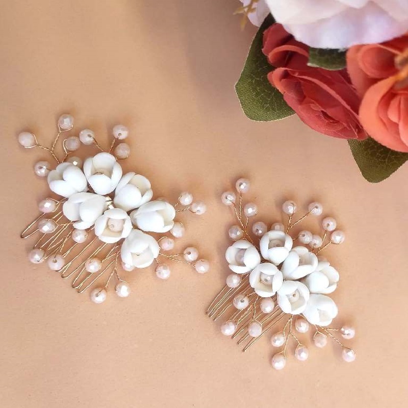 Arranjo de cabelo noiva flores de porcelana branca e cristais