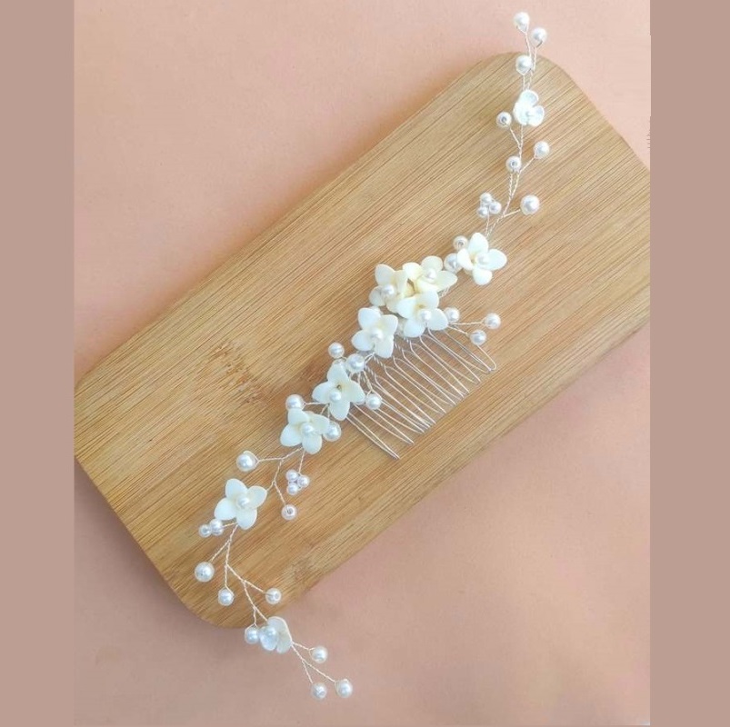 Arranjo de cabelo noiva flores de porcelana branca e cristais