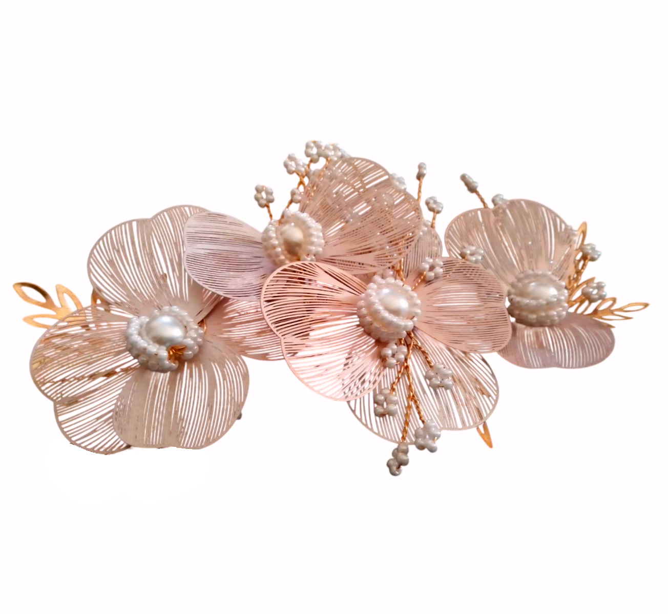 Grinalda noiva flores aramadas rendadas rosé e pérolas