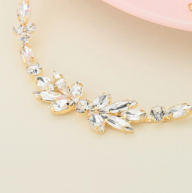 Acessório de cabelo para noiva semi-preso com pontos de luz