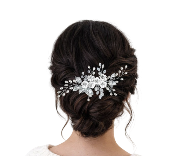 Grinalda de flores brancas para noiva com ramos de cristais prata