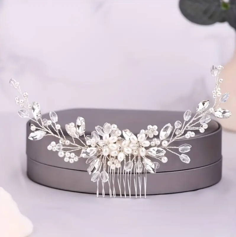 Arranjo de cabelo noiva com ramos de cristais e pérolas luxo