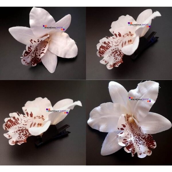 Acessório floral realista para casamento na praia.