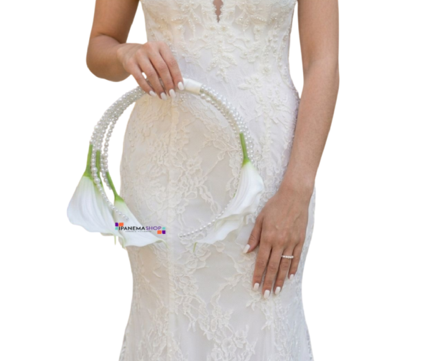 Buquê tipo bolsa, hoop buque, buque de callas e pérolas, buque de noiva moderno