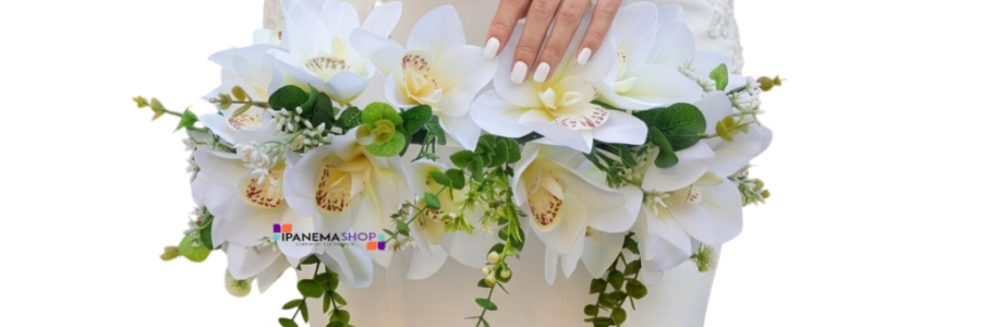 Buquê Bolsa de Orquídeas Brancas com Alça de Pérolas – Buquê de Noiva Luxo Buquê Bolsa de Orquídeas Brancas com Alça de Pérolas – Buquê de Noiva Luxo