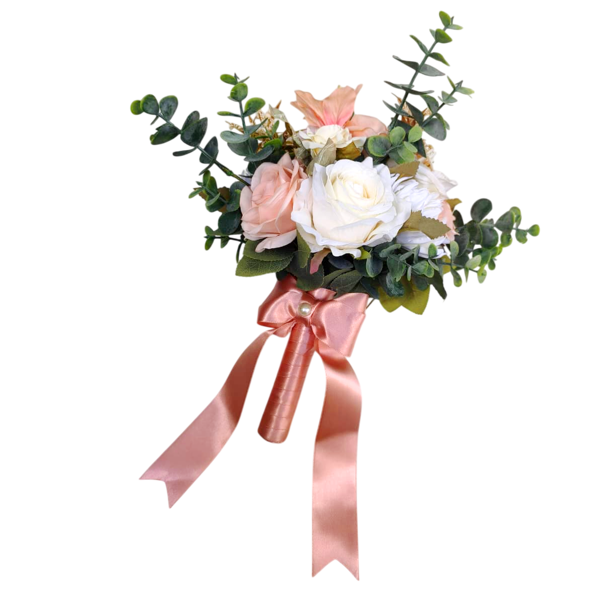 buque BN179 (7) Buquê de noiva permanente com rosas artificiais nas cores rosa claro e branco, folhagens de eucalipto e cabo envolvido em fita de cetim rosé com laço e pérola.