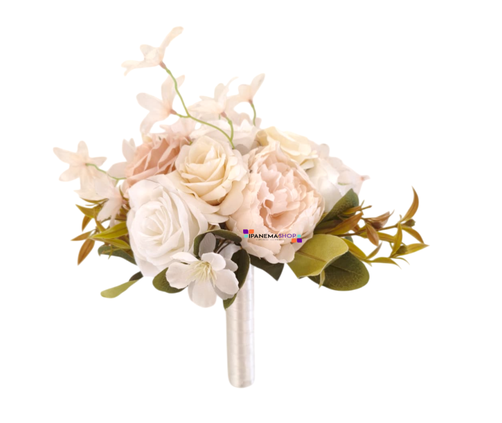 Buquê de noiva permanente com rosas off-white, rosa chá e raminhos delicados, com cabo encapado em fita de cetim.